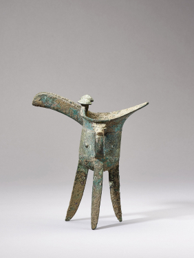 雲紋爵 
青銅鏨刻鑄器
中國，商代
（約公元前1600年至前1046年）
HKU.B.1953.0004